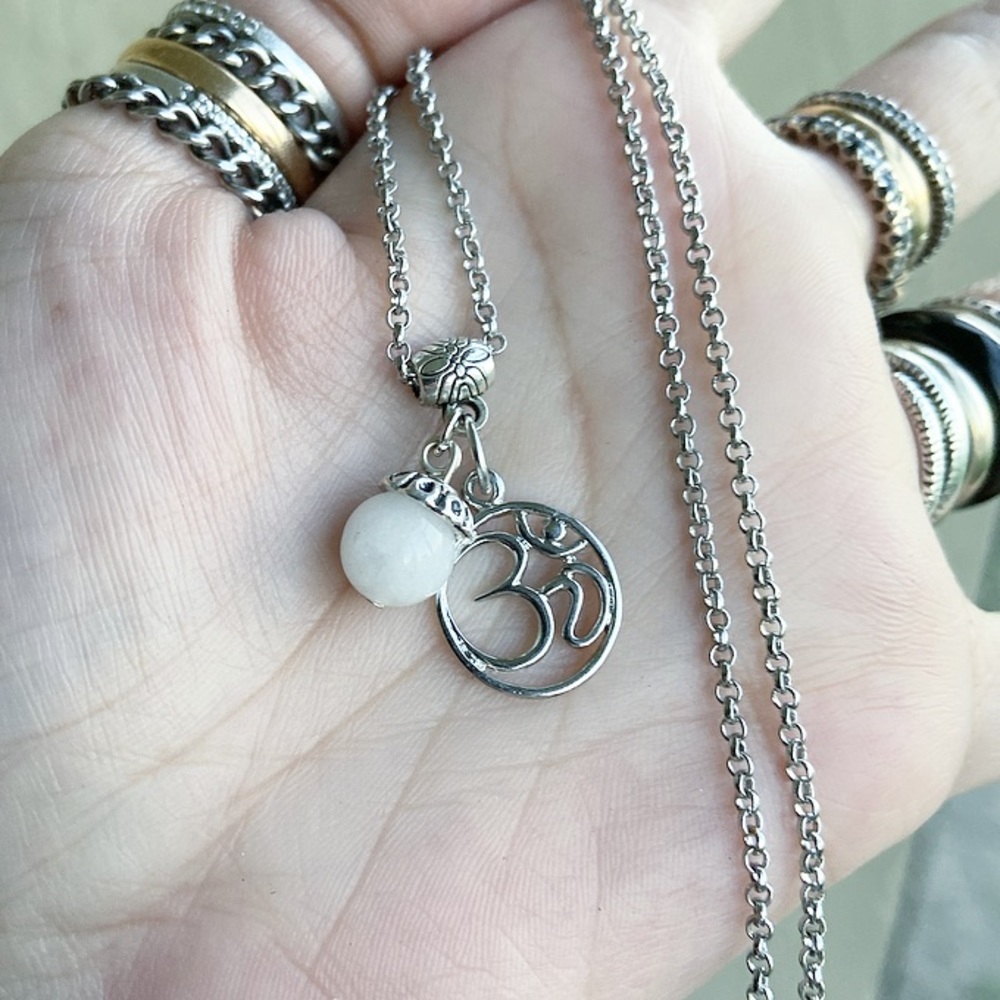 🔴SALE om sign & white agate gems steel necklace - Picture 6 of 9